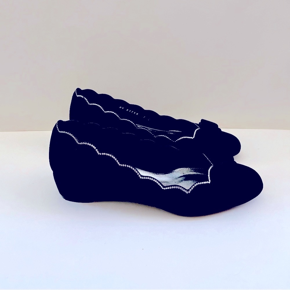 SALVATORE  FERRAGAMO Black Vara Shell